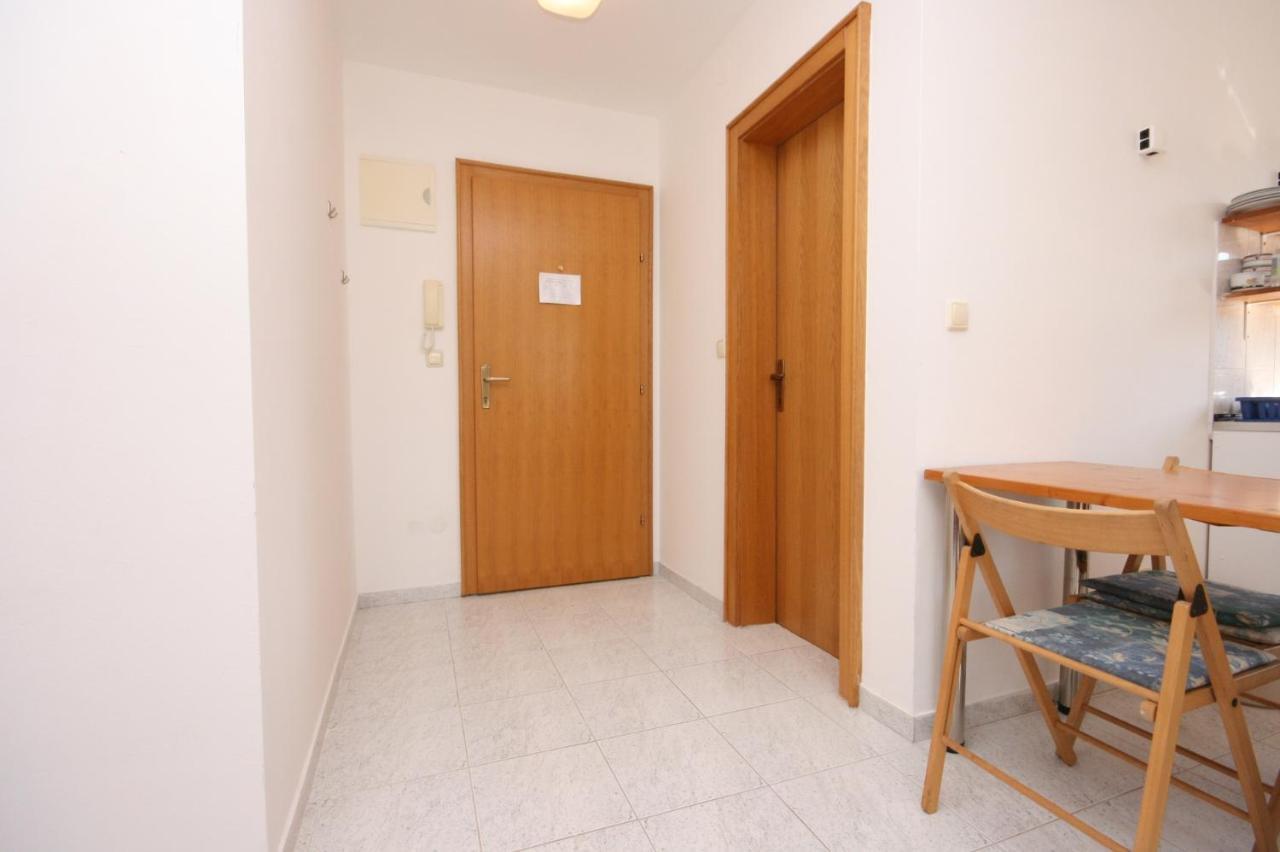 Apartments With A Parking Space Mandre, Pag - 6405 Kolan Exterior foto
